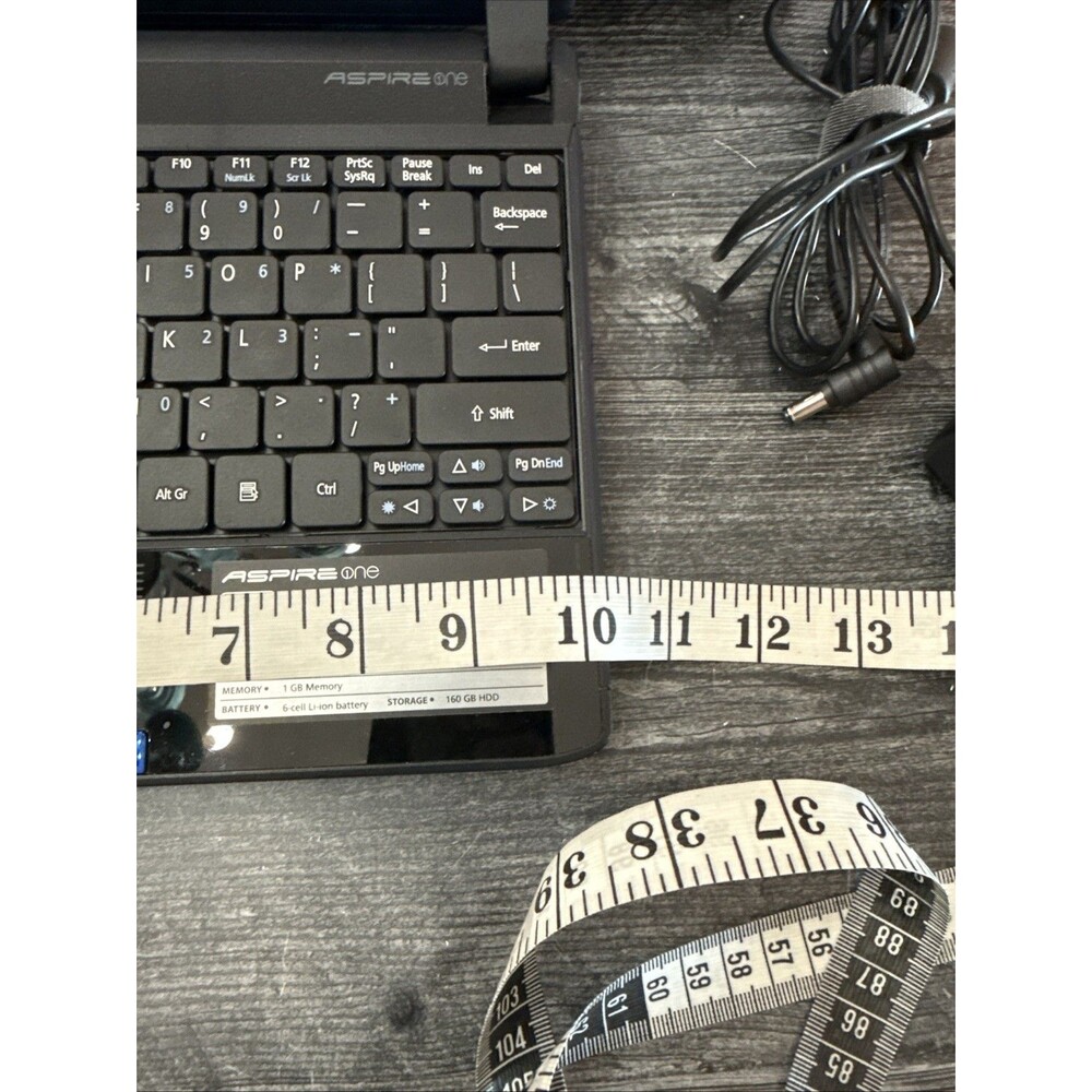 Acer Aspire One Mini Laptop With Case - Picture 9 of 9